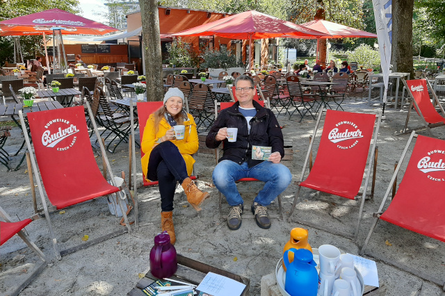 Ann-Sophie Wiek im Gespräch bei einer Tasse Tee